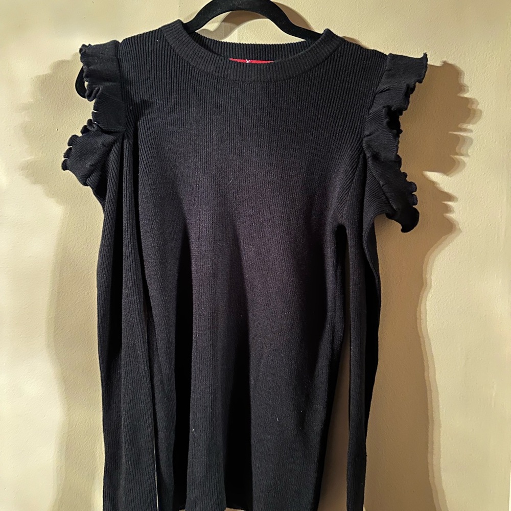 Saks Fifth Avenue Black Blouse with Flutter Sleeves and Ruffled Style